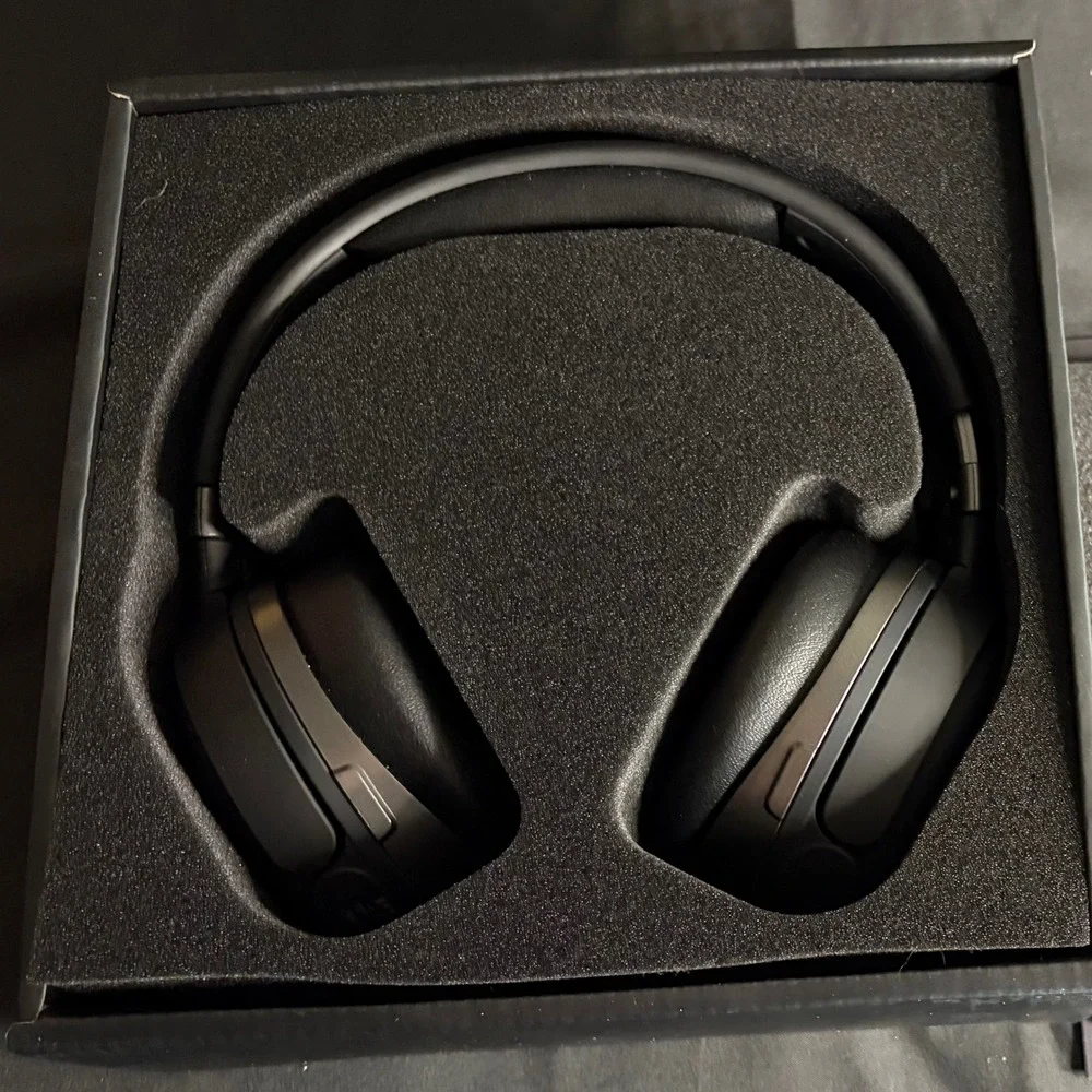 HyperX Cloud Orbit S Gaming Headset Box Accessories Parts Not Charging